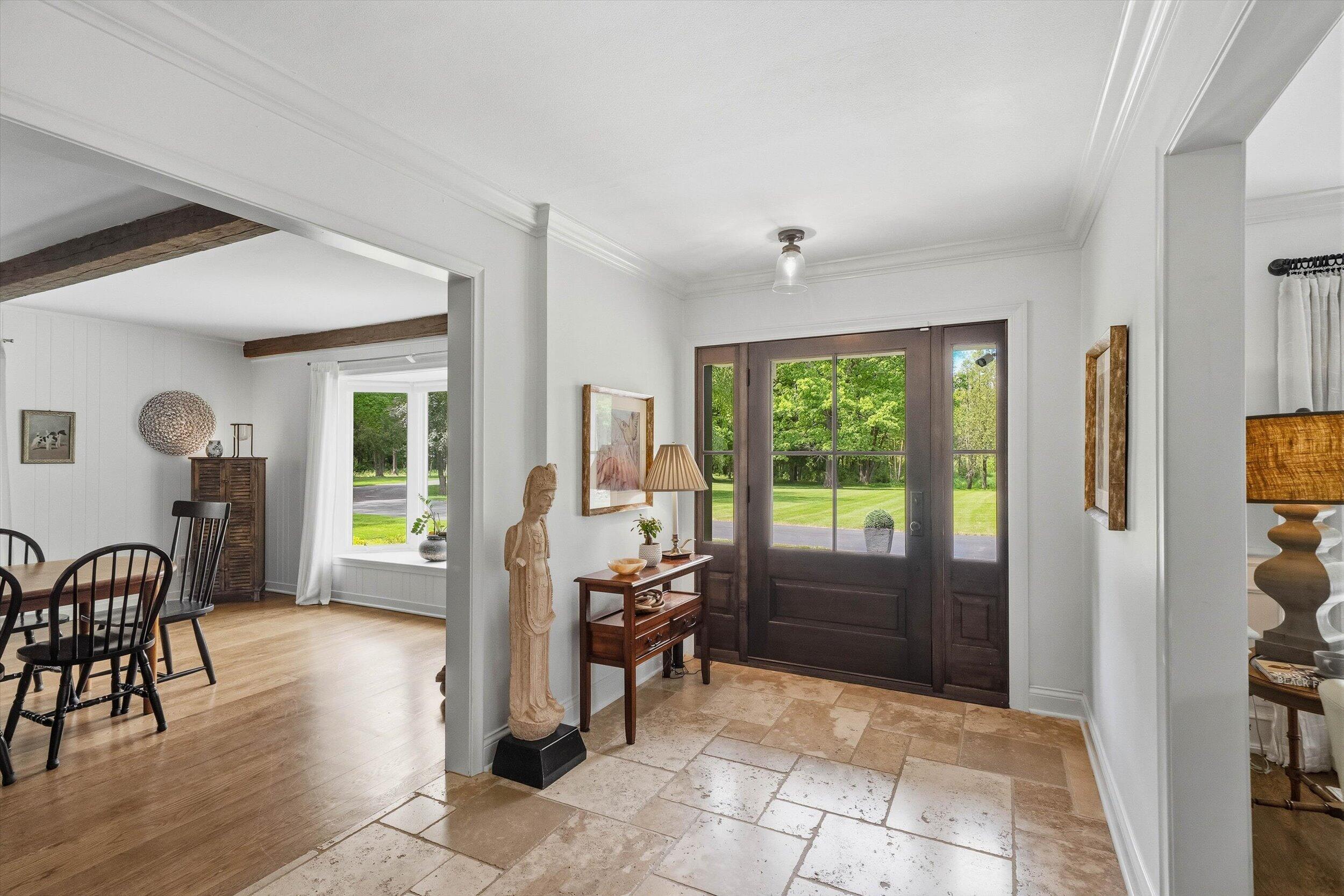 9431 Hawthorne Road Mequon, WI 53097 - Photo 5 of 67 Tiled center entry