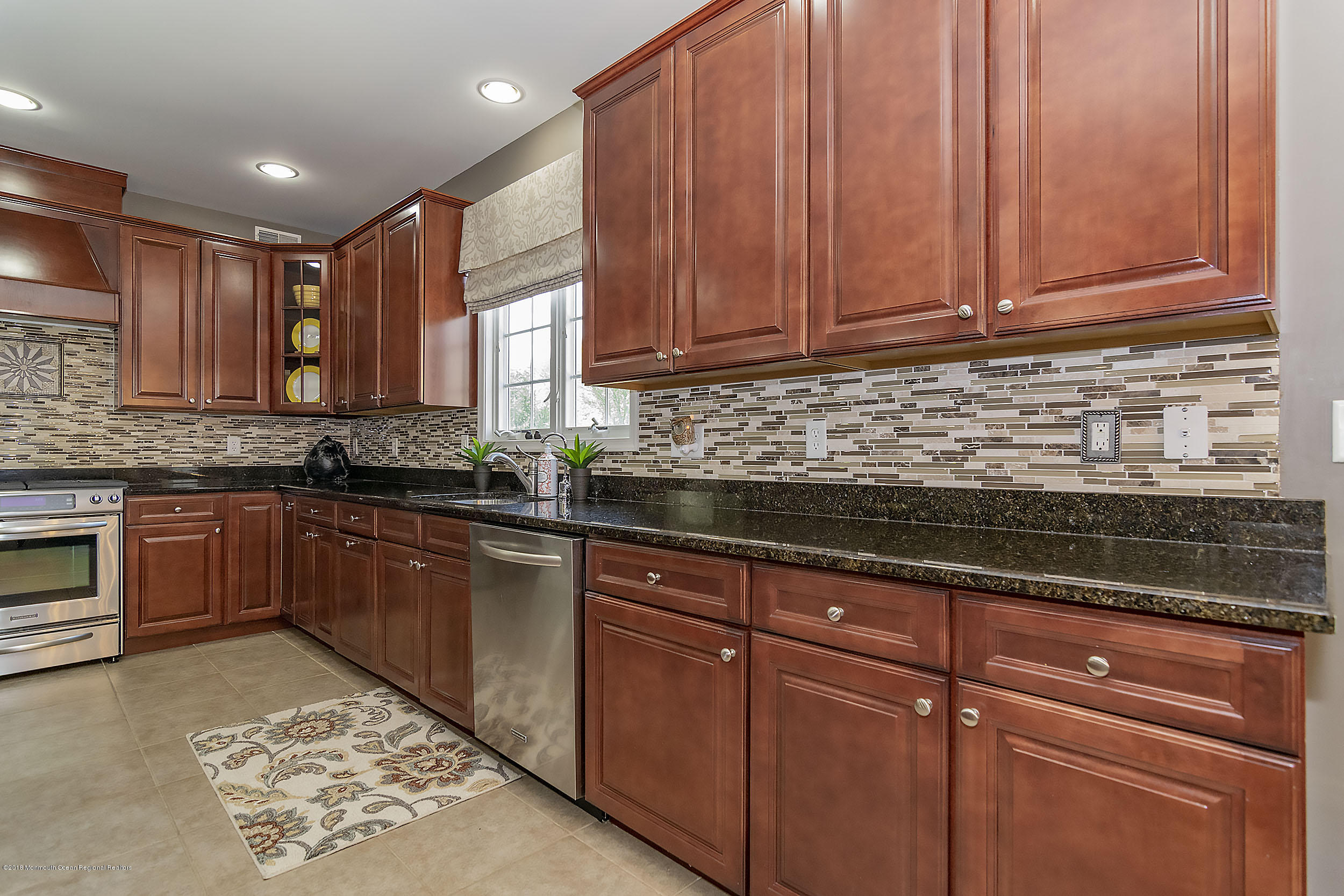 7 Risa Benjamin Way Freehold, NJ 07728 - Photo 16 of 54 kit4