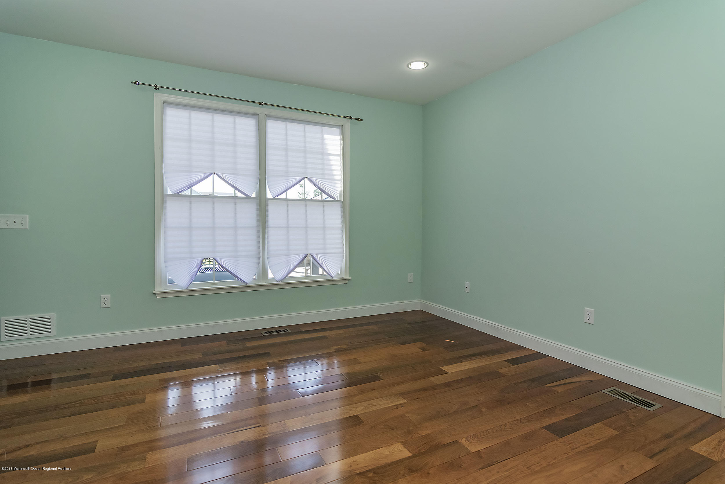 7 Risa Benjamin Way Freehold, NJ 07728 - Photo 23 of 54 sitting1