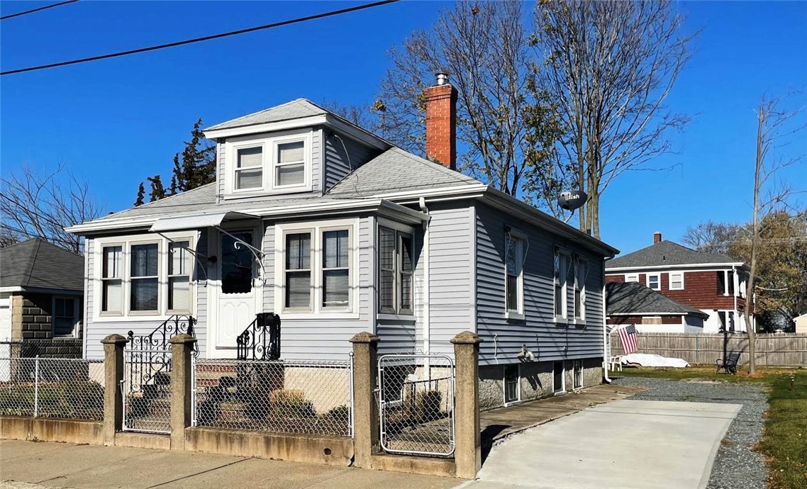 14 Busby Street Pawtucket, RI 02860 - Photo 1 of 33 Gallery Image 1