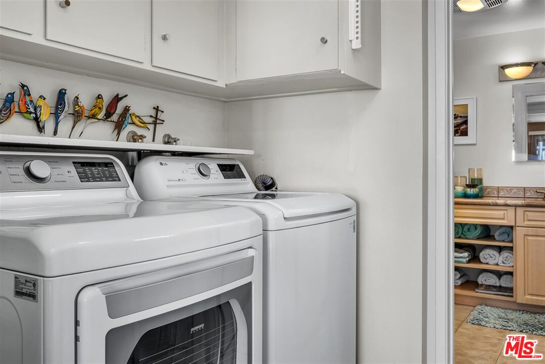 29519 Oceanport Road Rancho Palos Verdes, CA 90275 - Photo 28 of 42 a utility room with dryer and washer