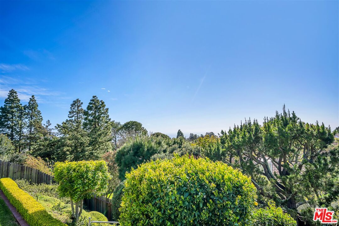 29519 Oceanport Road Rancho Palos Verdes, CA 90275 - Photo 37 of 42 a view of a garden