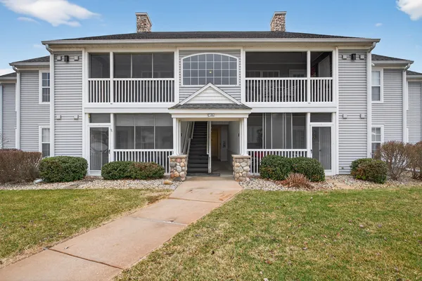 $194,900 | 758 West Barrington Circle, Jackson, MI 49203