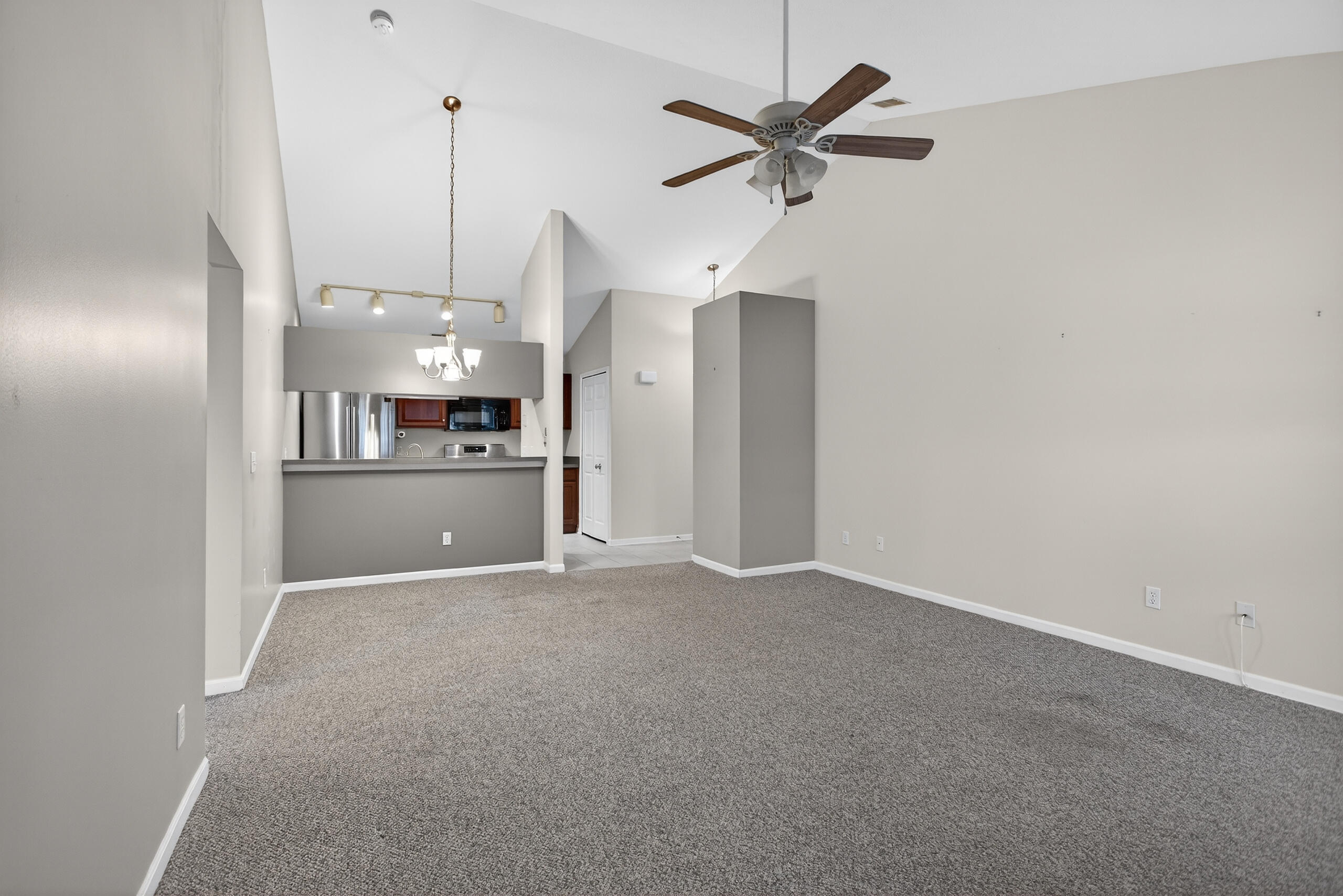 758 West Barrington Circle Jackson, MI 49203 - Photo 14 of 49 024_0N0A1212