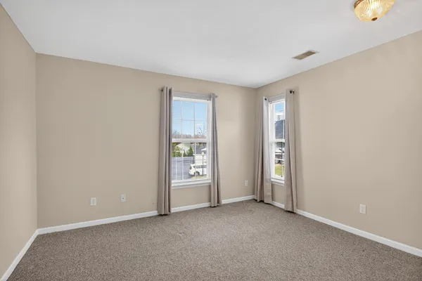 $194,900 | 758 West Barrington Circle, Jackson, MI 49203