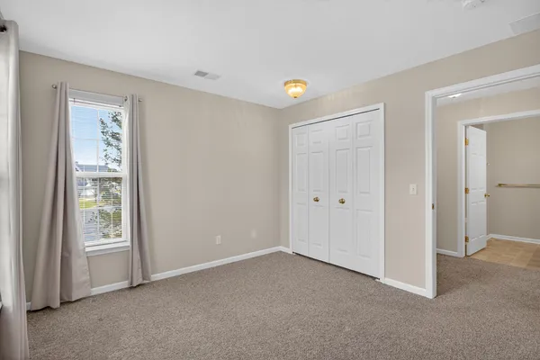 $194,900 | 758 West Barrington Circle, Jackson, MI 49203