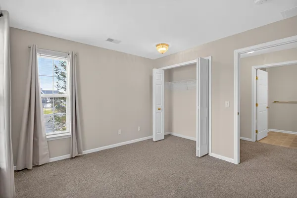 $194,900 | 758 West Barrington Circle, Jackson, MI 49203