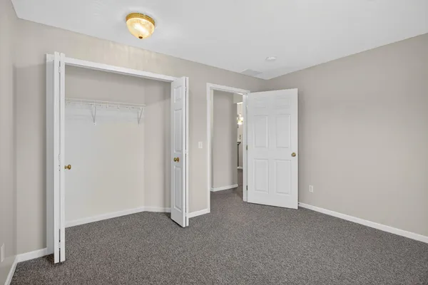 $194,900 | 758 West Barrington Circle, Jackson, MI 49203