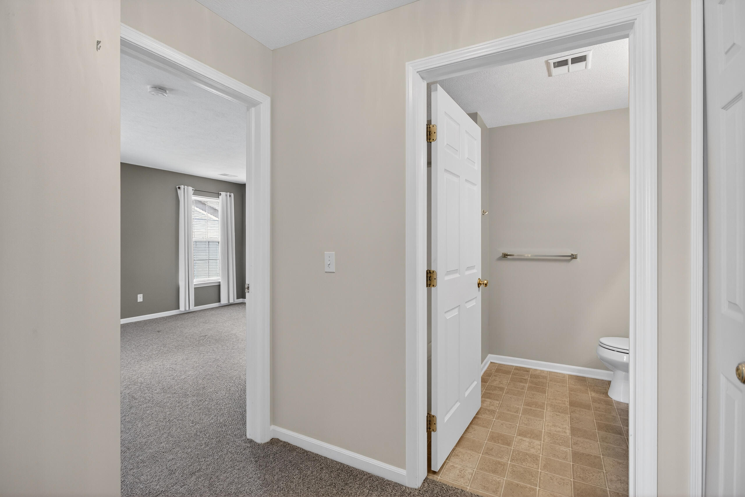 758 West Barrington Circle Jackson, MI 49203 - Photo 23 of 49 033_0N0A1241