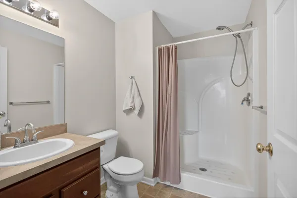 $194,900 | 758 West Barrington Circle, Jackson, MI 49203