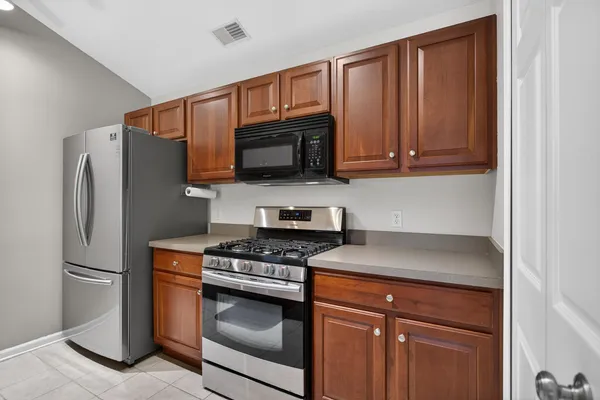 $194,900 | 758 West Barrington Circle, Jackson, MI 49203