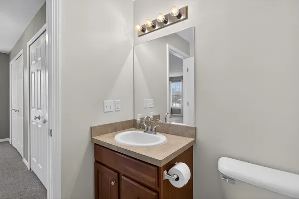 $194,900 | 758 West Barrington Circle, Jackson, MI 49203