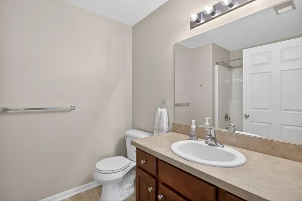 $194,900 | 758 West Barrington Circle, Jackson, MI 49203