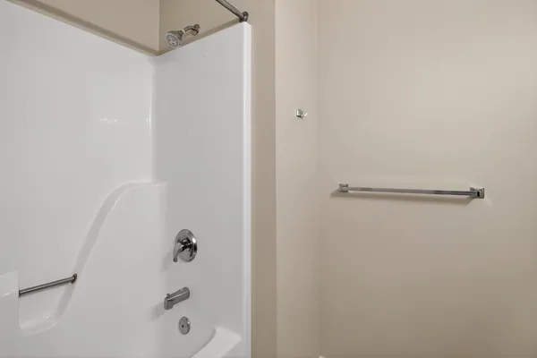 $194,900 | 758 West Barrington Circle, Jackson, MI 49203