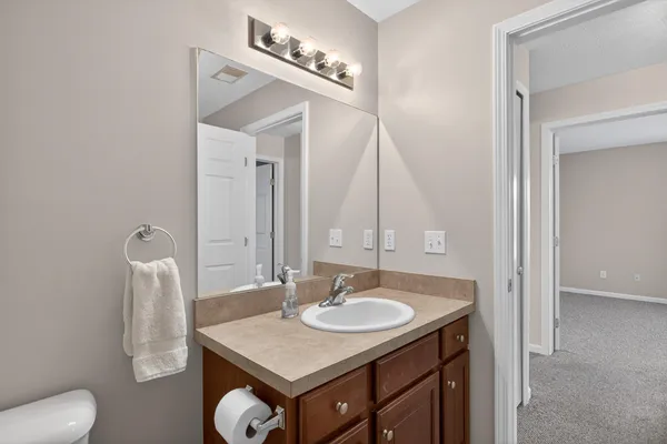 $194,900 | 758 West Barrington Circle, Jackson, MI 49203