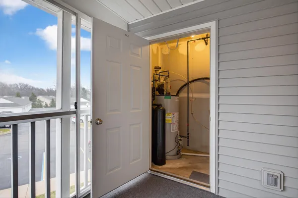 $194,900 | 758 West Barrington Circle, Jackson, MI 49203