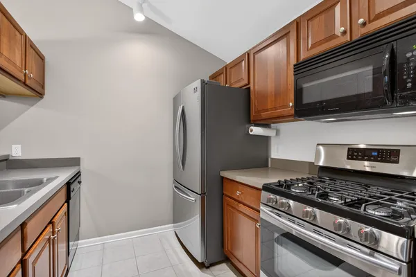 $194,900 | 758 West Barrington Circle, Jackson, MI 49203