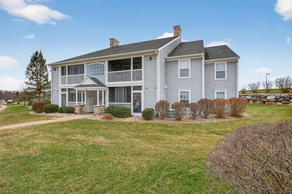 $194,900 | 758 West Barrington Circle, Jackson, MI 49203