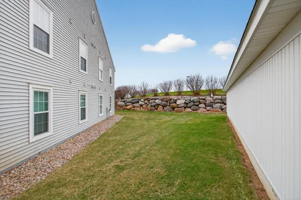 $194,900 | 758 West Barrington Circle, Jackson, MI 49203