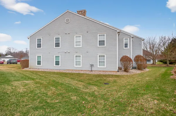 $194,900 | 758 West Barrington Circle, Jackson, MI 49203