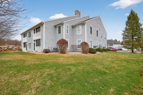 $194,900 | 758 West Barrington Circle, Jackson, MI 49203