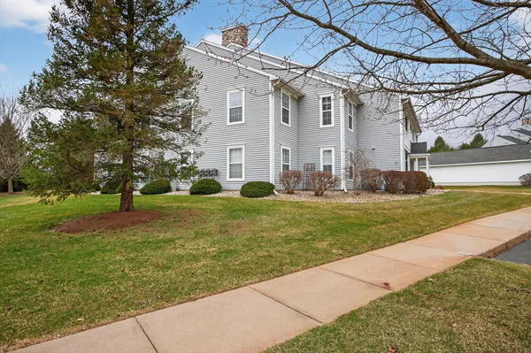 $194,900 | 758 West Barrington Circle, Jackson, MI 49203