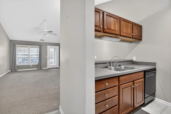 $194,900 | 758 West Barrington Circle, Jackson, MI 49203