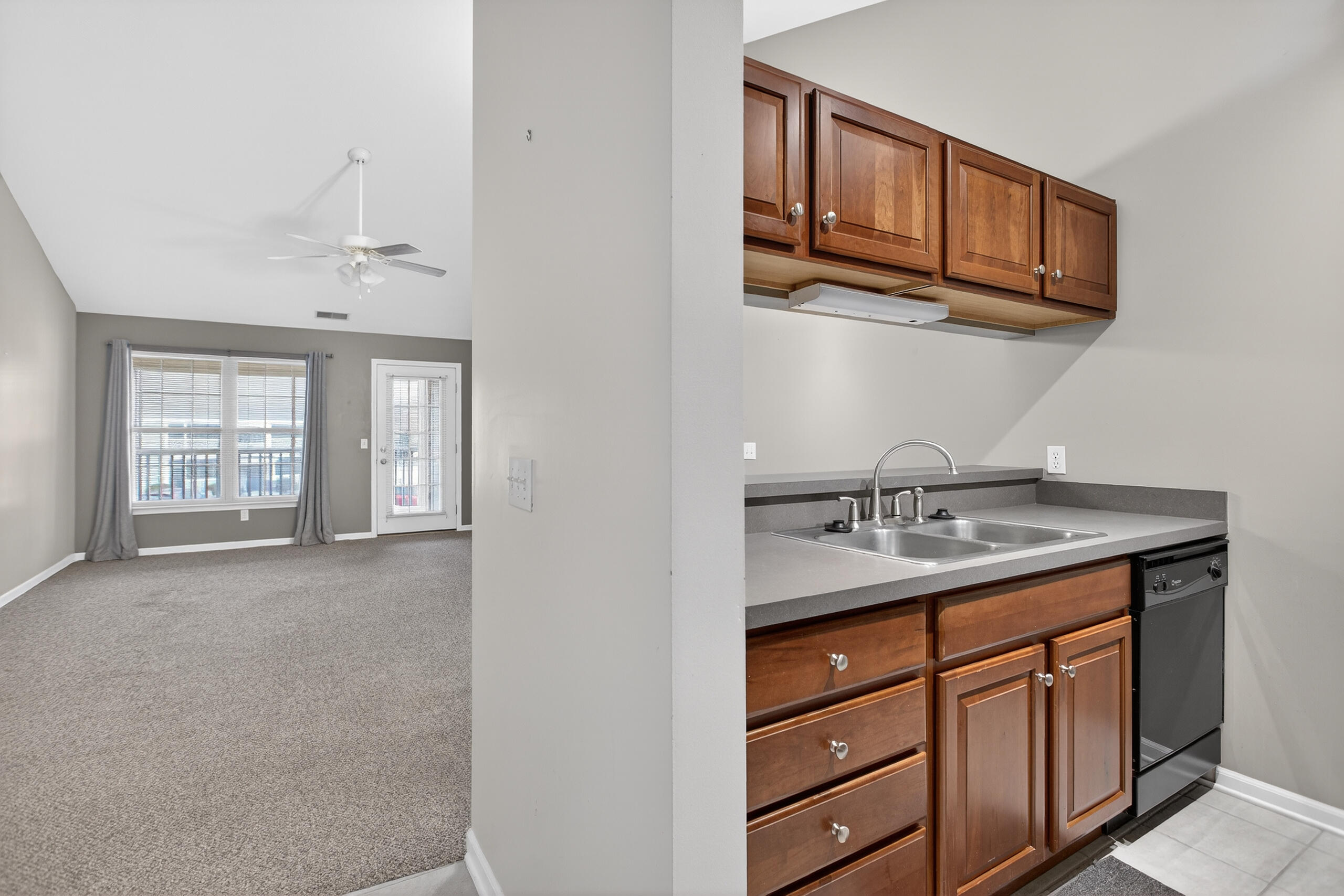 758 West Barrington Circle Jackson, MI 49203 - Photo 6 of 49 016_0N0A1186