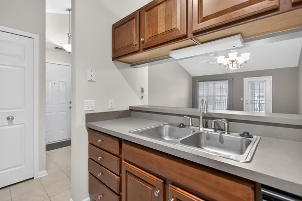 $194,900 | 758 West Barrington Circle, Jackson, MI 49203