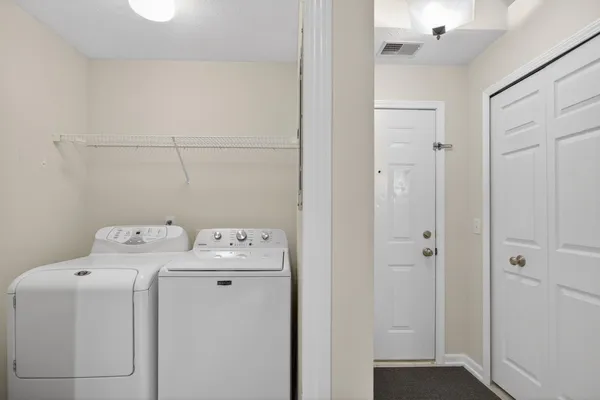 $194,900 | 758 West Barrington Circle, Jackson, MI 49203