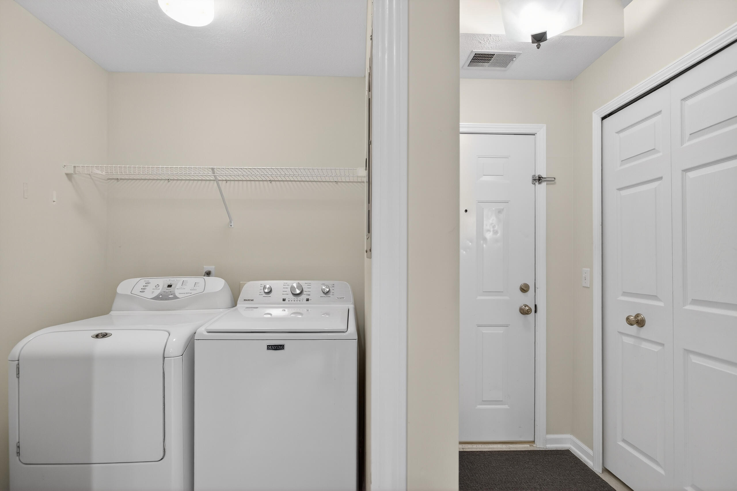 758 West Barrington Circle Jackson, MI 49203 - Photo 10 of 49 020_0N0A1200