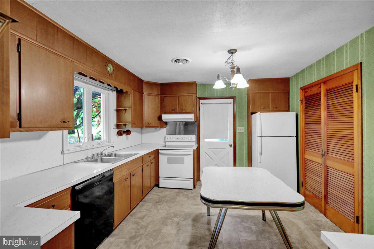 1181 Windsor Castle Road Hamburg, PA 19526 - Photo 13 of 35