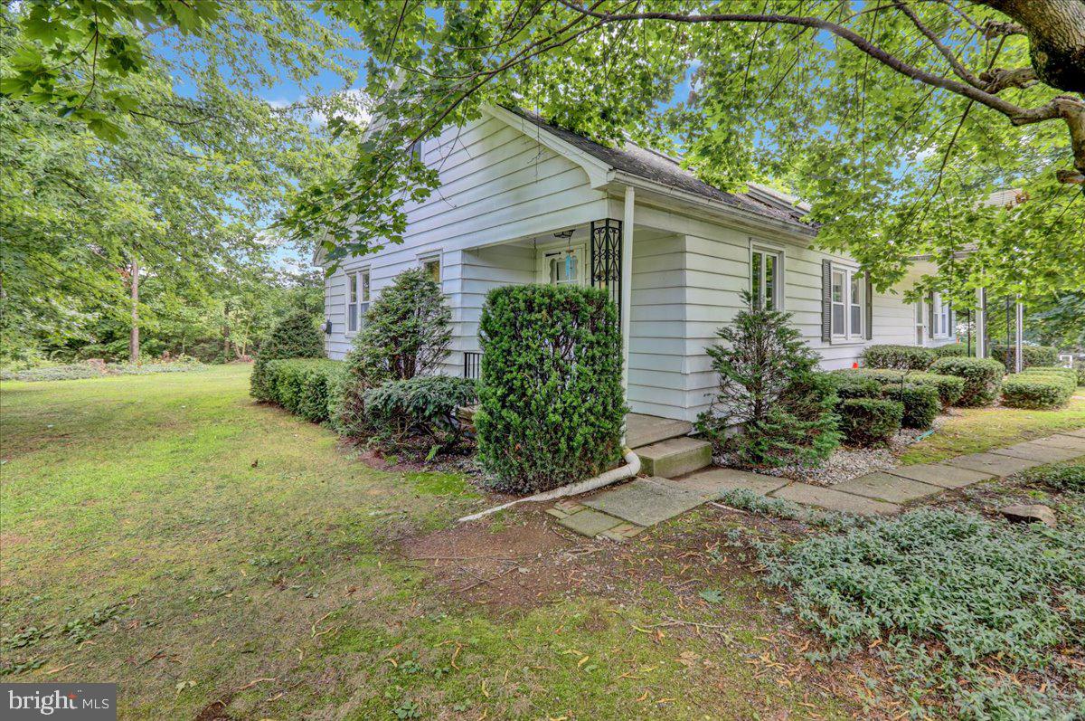 1181 Windsor Castle Road Hamburg, PA 19526 - Photo 3 of 35