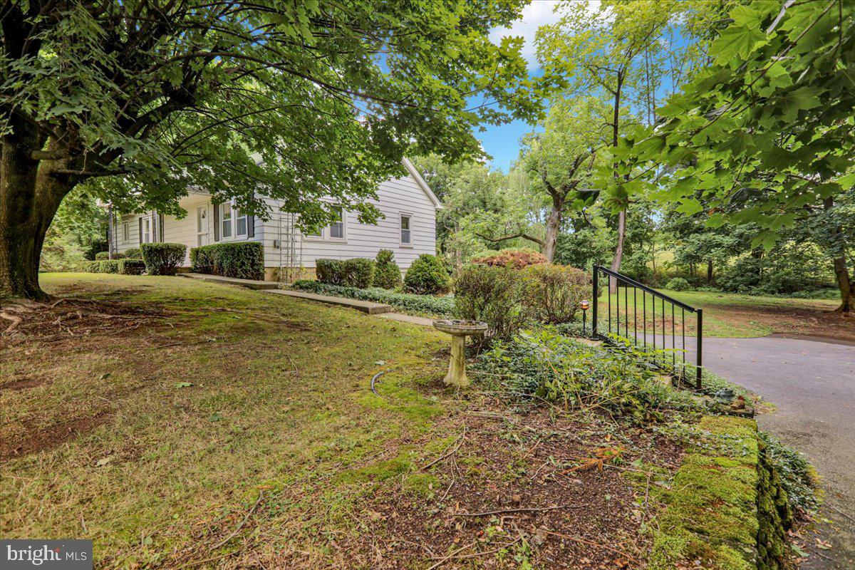 1181 Windsor Castle Road Hamburg, PA 19526 - Photo 4 of 35