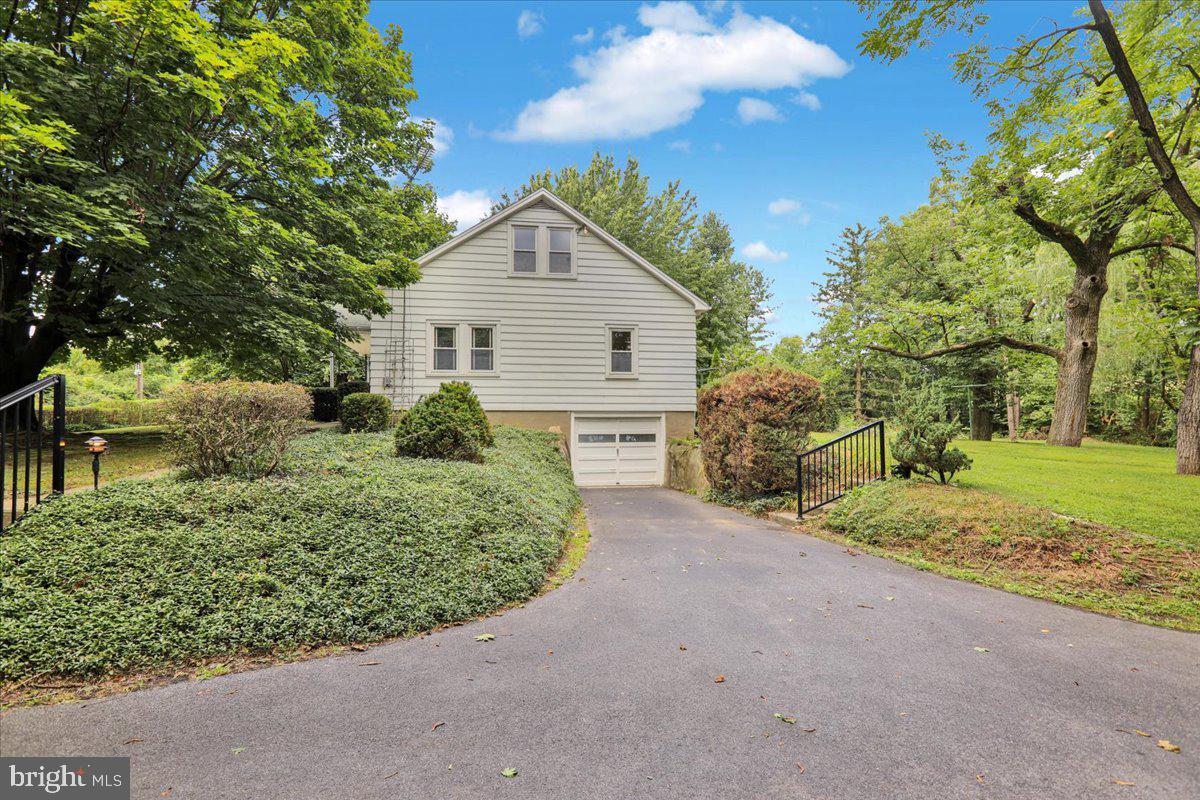 1181 Windsor Castle Road Hamburg, PA 19526 - Photo 5 of 35