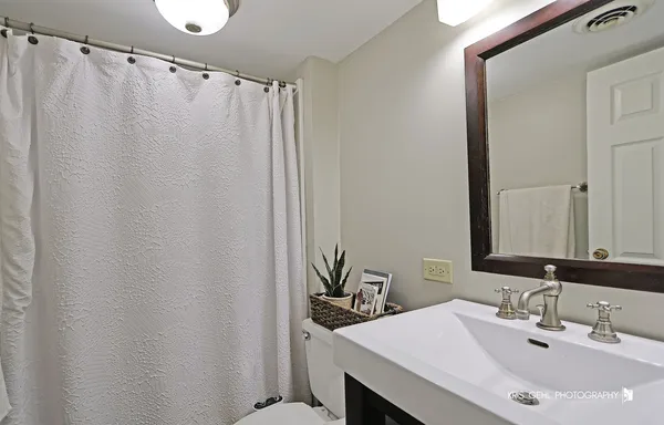 $4,000 | 15417 West Fair Lane, Libertyville, IL 60048