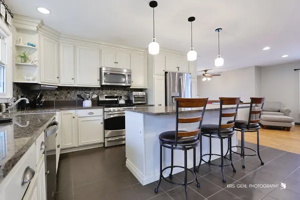 $4,000 | 15417 West Fair Lane, Libertyville, IL 60048