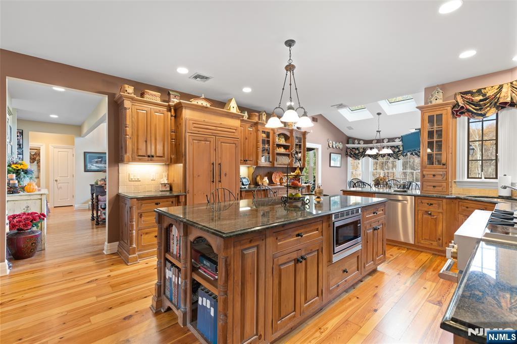 8 Stony Point Road Oakland, NJ 07436 - Photo 7 of 49