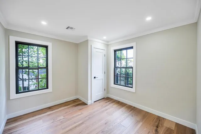 $2,100,000 | 6 Sheffield Road, Great Neck, NY 11021