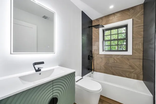 $2,100,000 | 6 Sheffield Road, Great Neck, NY 11021