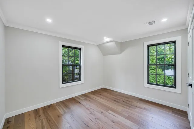 $2,100,000 | 6 Sheffield Road, Great Neck, NY 11021