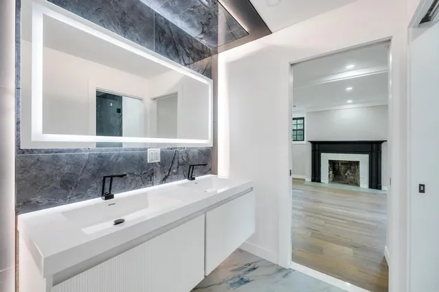 $2,100,000 | 6 Sheffield Road, Great Neck, NY 11021