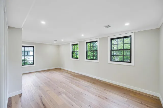 $2,100,000 | 6 Sheffield Road, Great Neck, NY 11021