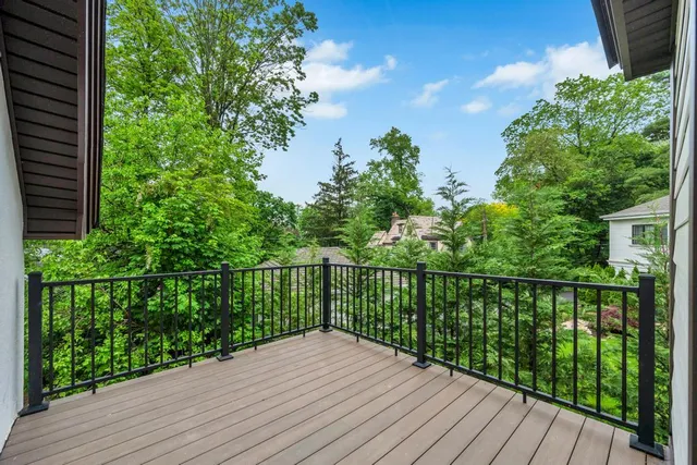 $2,100,000 | 6 Sheffield Road, Great Neck, NY 11021