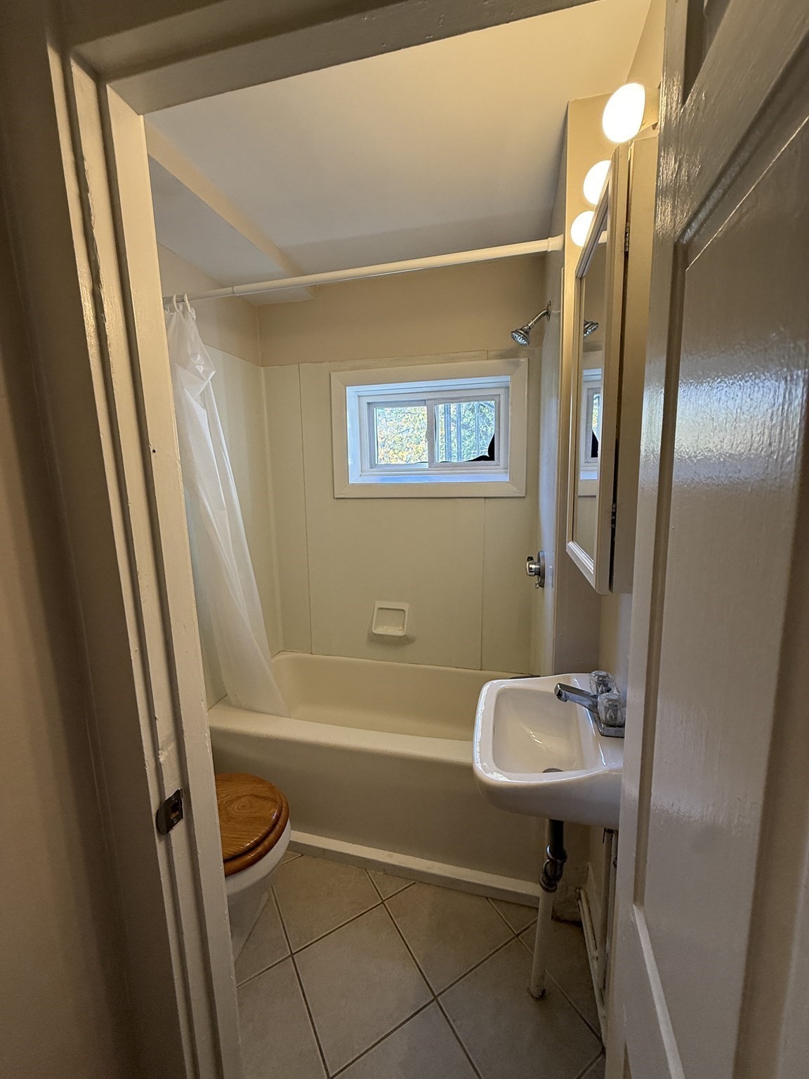 21 State Street, Unit 5 Marblehead, MA 01945 - Photo 9 of 11 Gallery Image 9