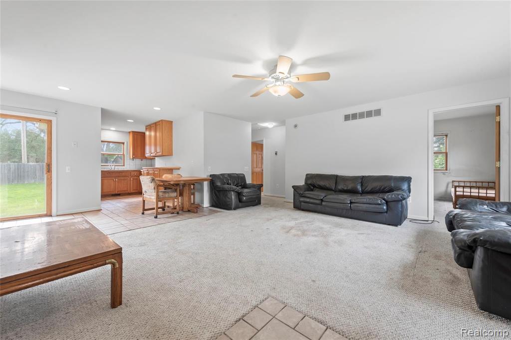 2976 Melvin Avenue Rochester Hills, MI 48307 - Photo 5 of 32