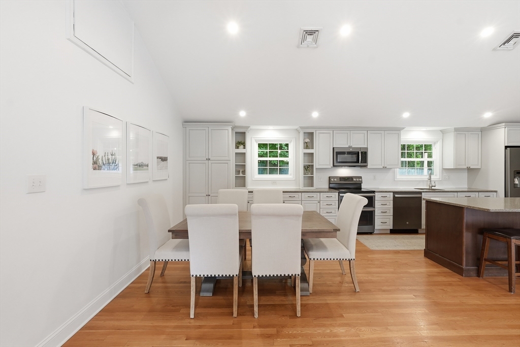 74 Framingham Road Marlborough, MA 01752 - Photo 9 of 41