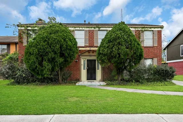 a view of a house with a yard and plants