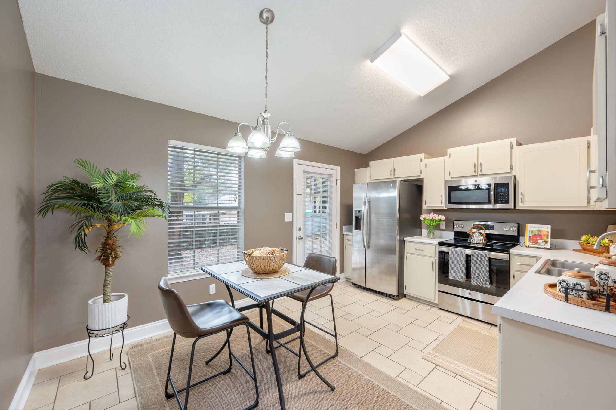 2534 Sunset Drive Crestview, FL 32536 - Photo 4 of 20 9-web-or-mls-2534-sunset-dr