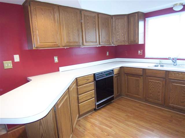 157 Meadow Ln Circle Rochester, MI 48307 - Photo 8 of 21 31038389-7.JPG